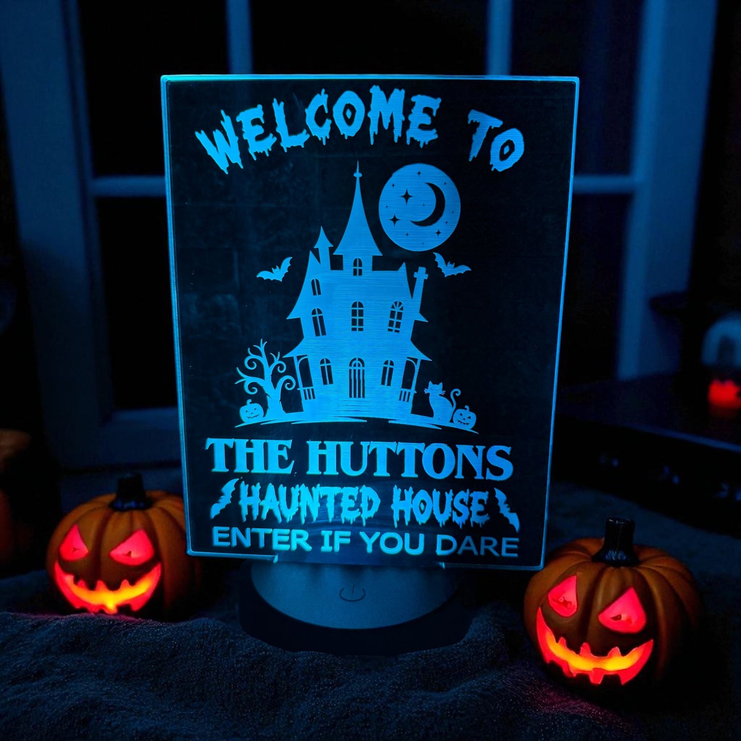 Spooky haunted house LED night light with flashing colour modes