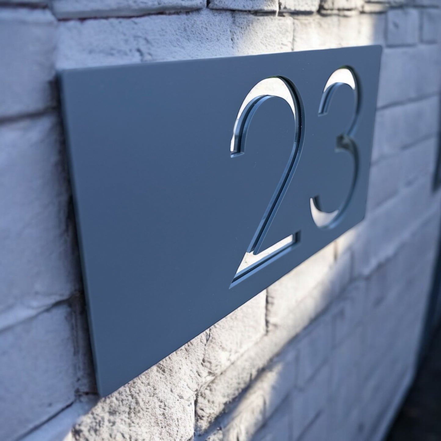 Stylish house number sign – perfect for modern home entry