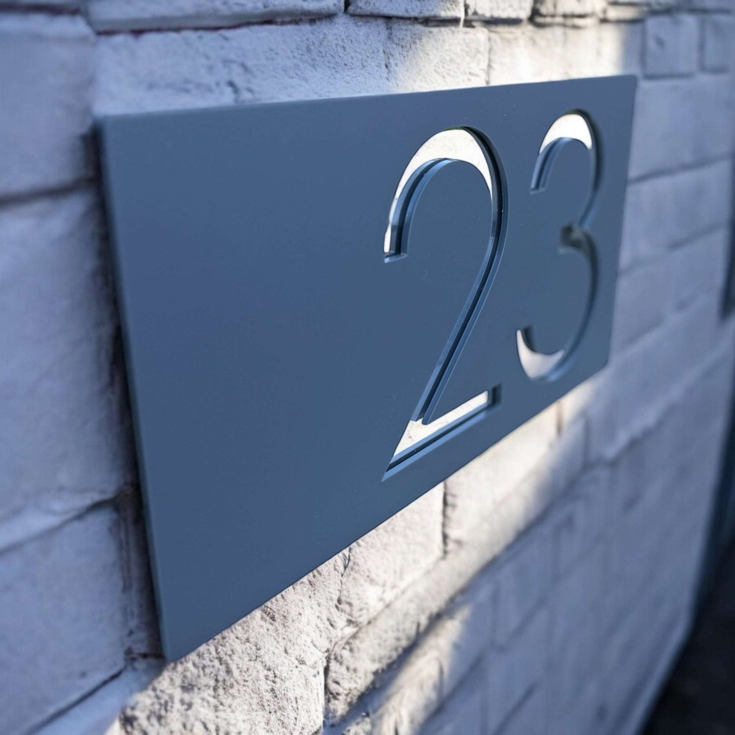 Stylish house number sign – perfect for modern home entry